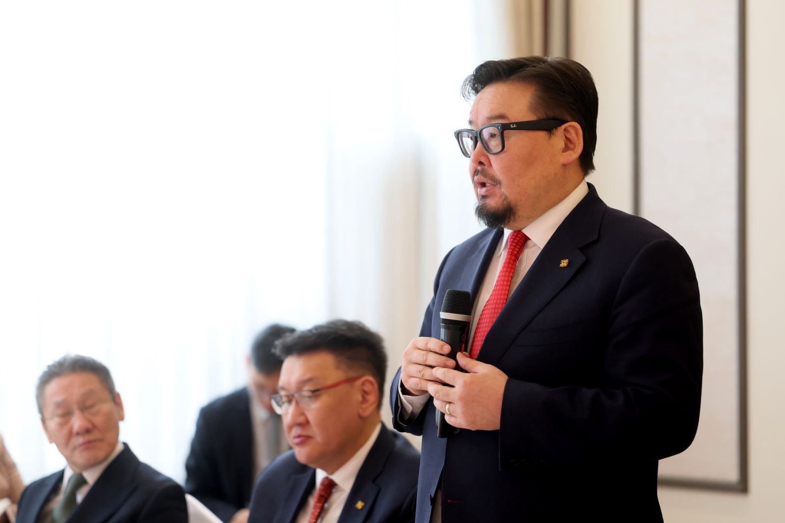 Монгол Улсын Ерөнхий сайд Г.Занданшатар экспортыг нэмэгдүүлэх зорилгоор ноос ноолуур, банкны салбарынхантай уулзжээ